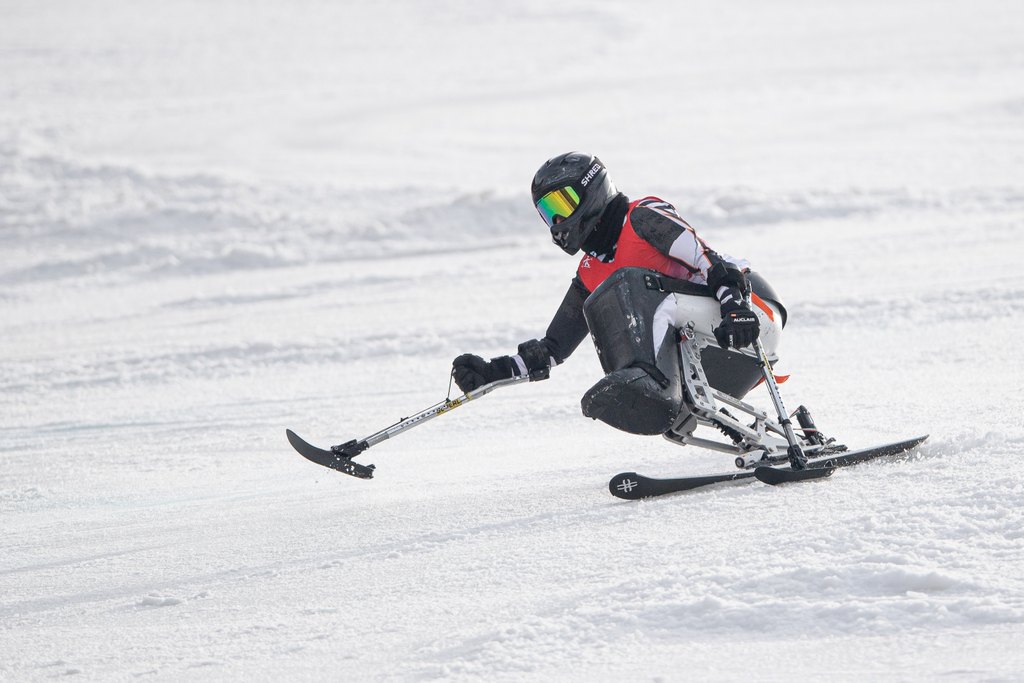 Maiju Laurila pujottelemassa Pekingin 2022 kisoissa.